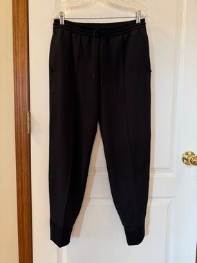 Athleta Size 6 Easy To Dress Up Black Joggers!